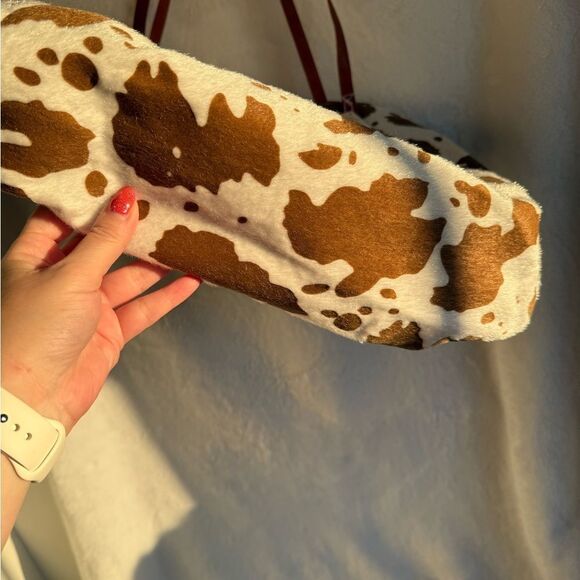 Tres Jolie Cow Print Tote - Picture 4 of 6